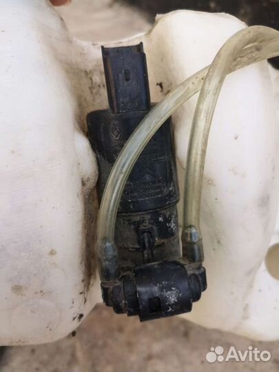 Бочек омывателя на renault symbol