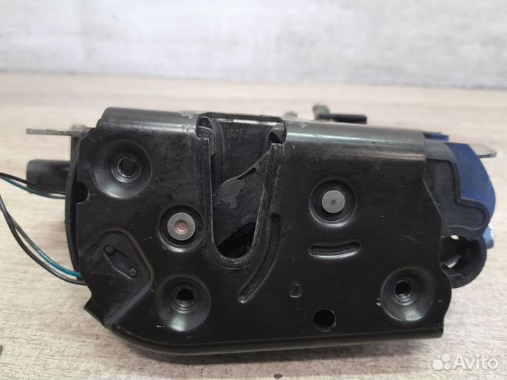 Замок передний правый двери Mercedes-Benz Vito W63