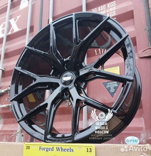 Кованые диски R22 на Cadillac Escalade