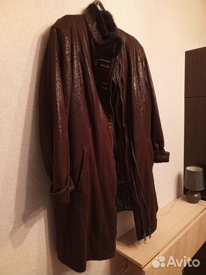 Две куртки и платья