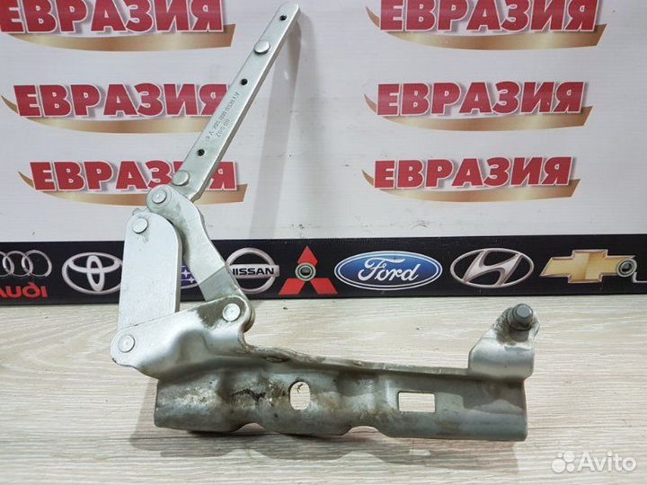 Петля капота передняя левая Mercedes-Benz C-Class