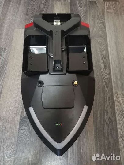 Прикормочный кораблик V020L