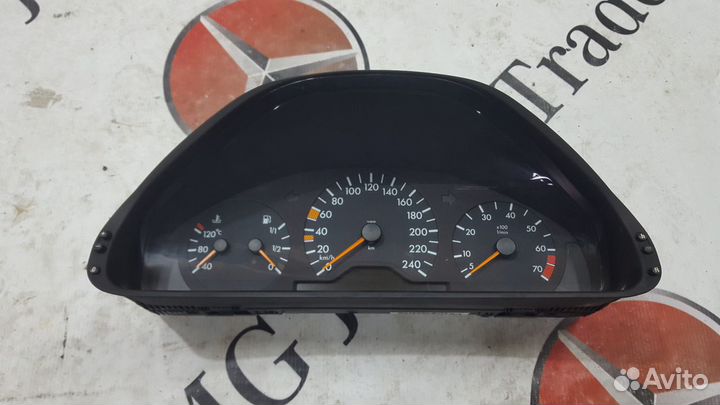 Приборная панель на Mercedes-Benz W208 CLK 200