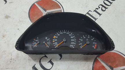 Приборная панель на Mercedes-Benz W208 CLK 200