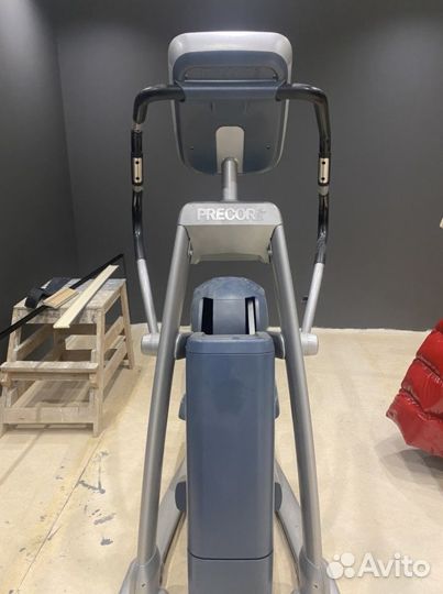 Эллиптический тренажер Precor EFX546i