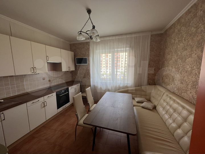 2-к. квартира, 68 м², 3/17 эт.