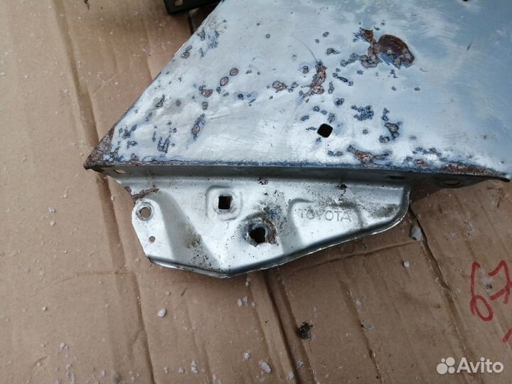 Крыло переднее левое Toyota Hilux 2010