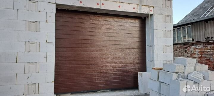 Секционные гаражные ворота Alutech