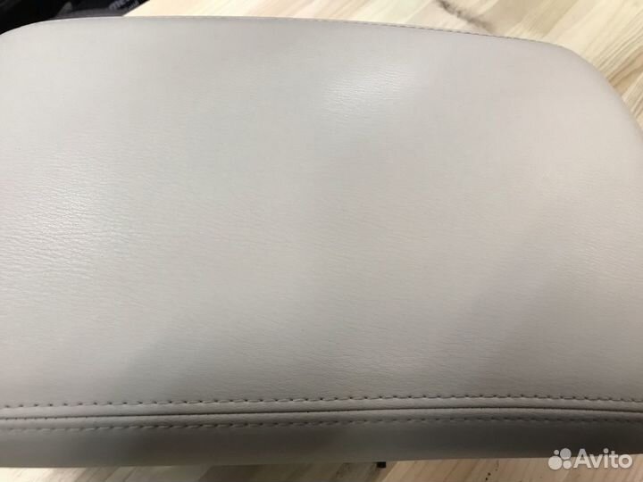 Подлокотник бежевый Infiniti Q70 Y51 96920-1MA0A