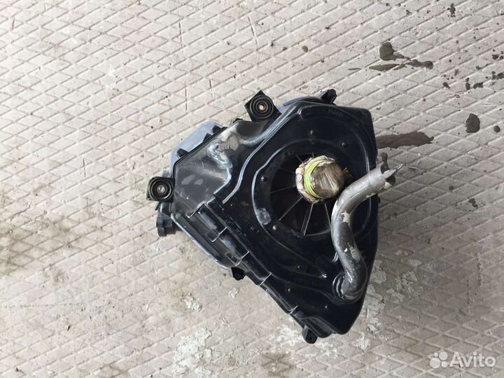 Корпус воздушного фильтра Audi A8 (есть трещина)