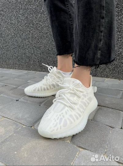 Adidas yeezy boost 350 V2 mono white кроссовки