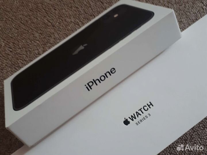 Коробки от Apple watch 3 и от айфон 11