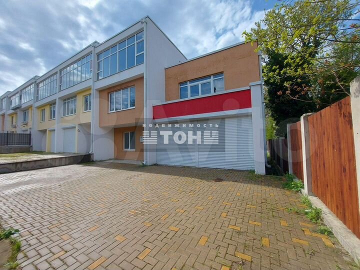 Дом 313,8 м² на участке 4,3 сот.