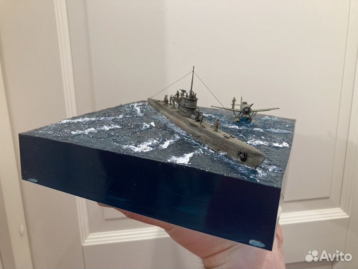 Диорама с подводной лодкой в смоле