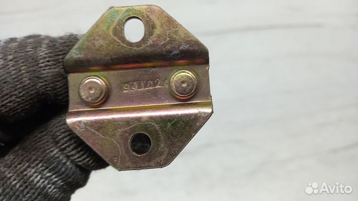 Петли сидений Mazda 323 BA