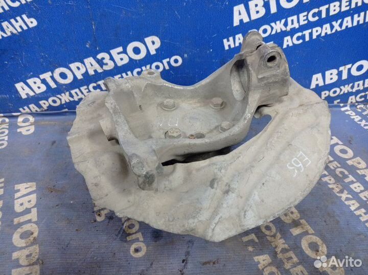 Передний левый поворотный кулак Bmw E65 седан 2004