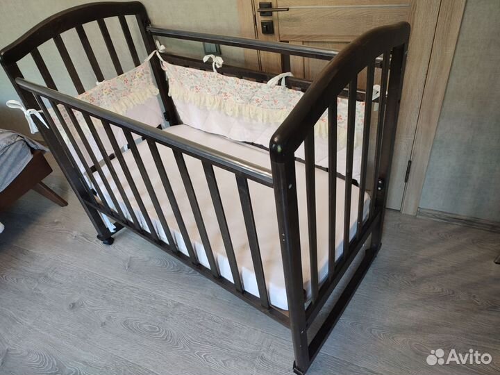 Детская кроватка венге с матрасом