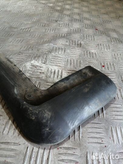 Брызговик передний левый Volkswagen Polo 614 cfna