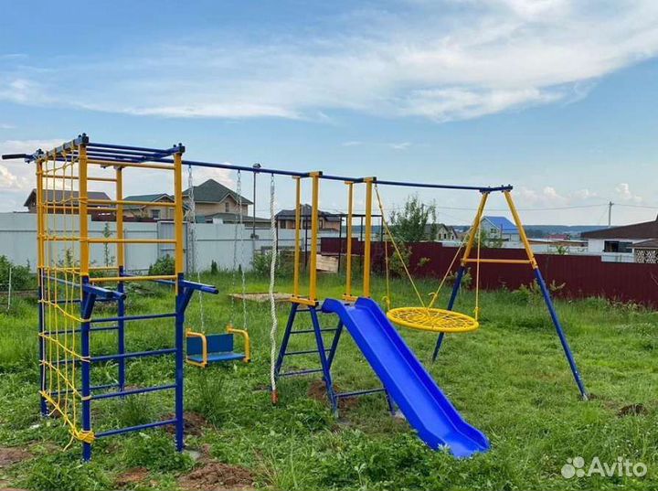 Усиленный спорт комплекс с гнездом и горкой