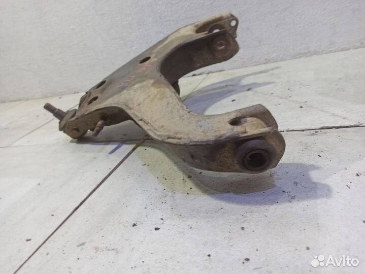 Рычаг передний левый нижний MB860831