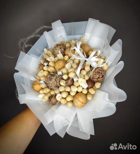 Букет из орехов. Ореховый букет женщине