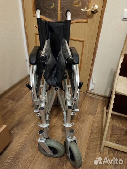 Инвалидная коляска складная, в отличном состоянии