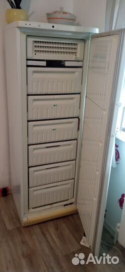 Морозилка вертикальная бу