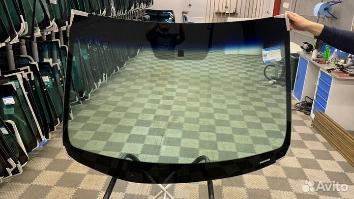 Лобовое стекло Kia Rio 3