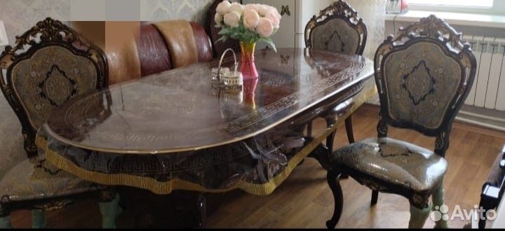 Кухонный стол и стулья