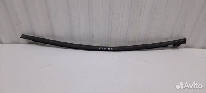 Накладка стекла переднего левого наружняя