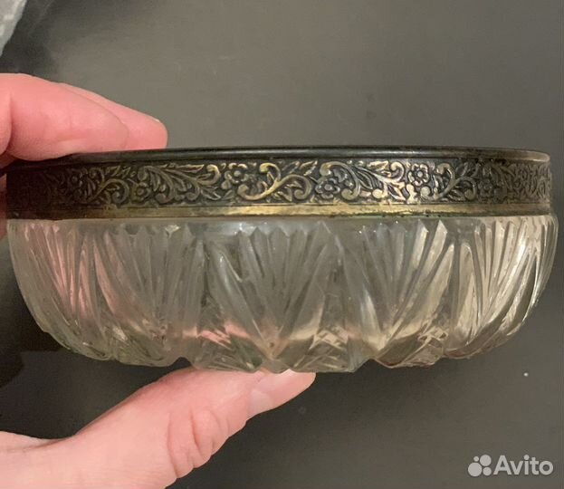 Бокалы, стаканы, вазы, пепельница, икорница