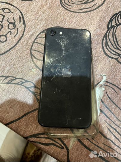 iPhone SE, 64 ГБ