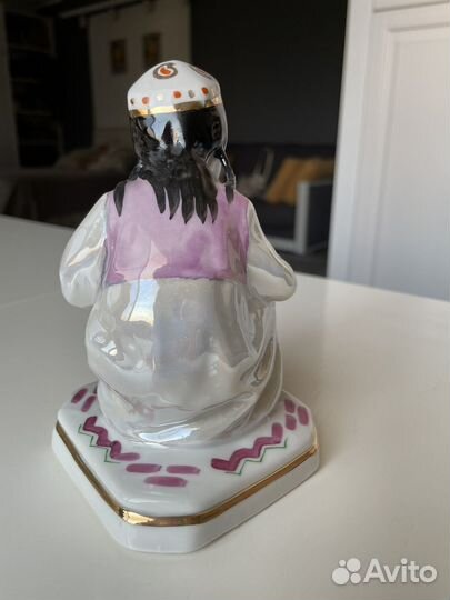 Статуэтка узбечка с чайником