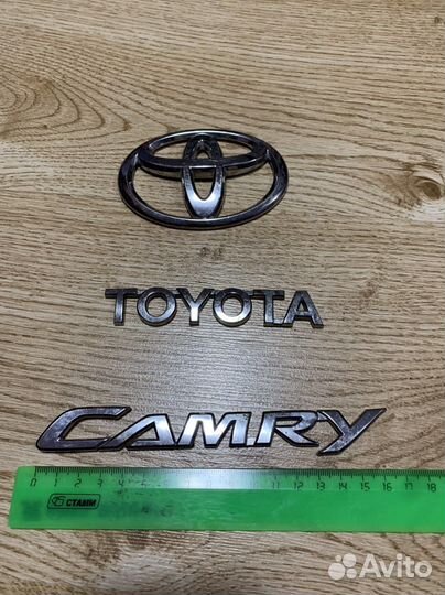 Toyota Camry эмблема