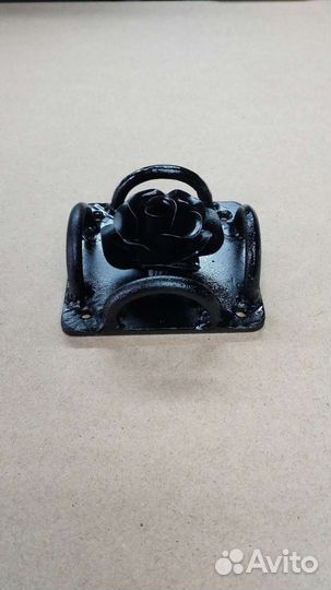 Люстра деревянная с коваными элементами