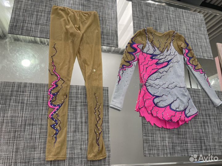 Костюм для выступлений по фигурному катанию