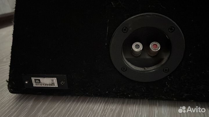 Сабвуфер JBL, в хорошем состоянии