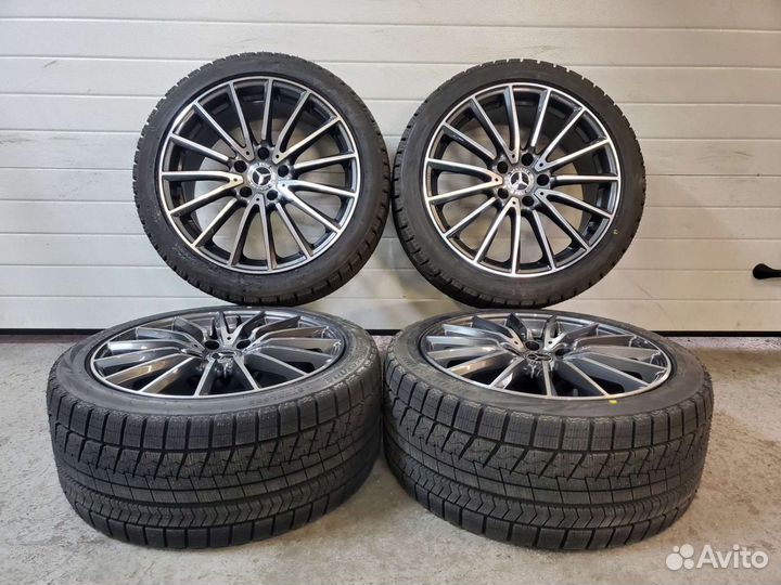 R18 Bridgestone Blizzak VRX 245/40, PCD 5x112 DIA 66.6