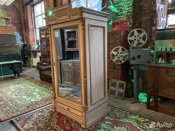 Шкаф старинный