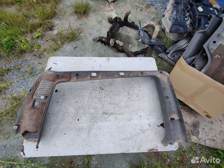 Обшивка багажника левая и правая nissan terrano 2