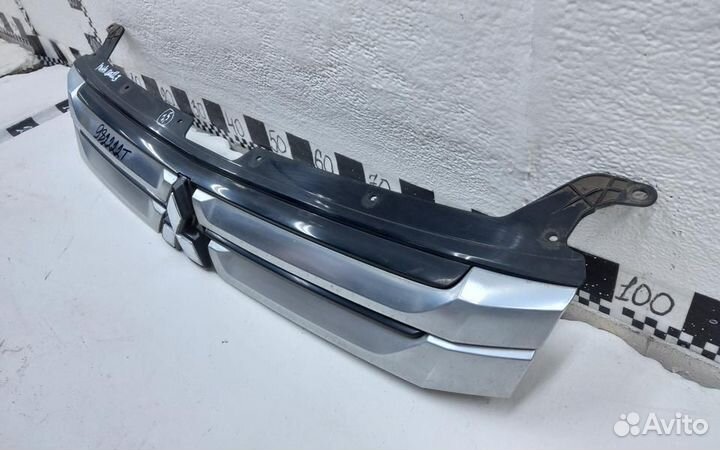 Решетка радиатора Mitsubishi Outlander 3