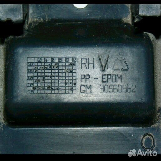 Opel Astra - заглушка поддомкратника