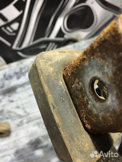 Резинка глушителя опора глушителя Mercedes W140