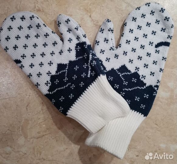 Варежки вязаные женские