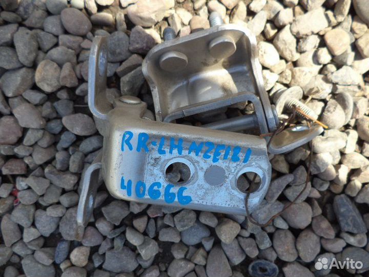 Петля двери задняя левая Toyota Allex NZE121