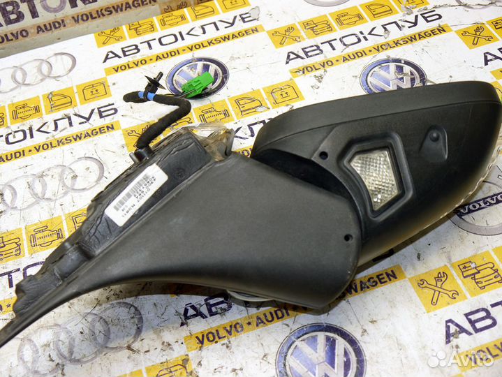 Зеркало правое Вольво C30 cosmic white metallic