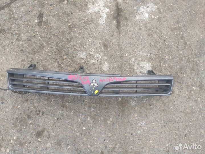 Решетка радиатора Mitsubishi Mirage CM2A