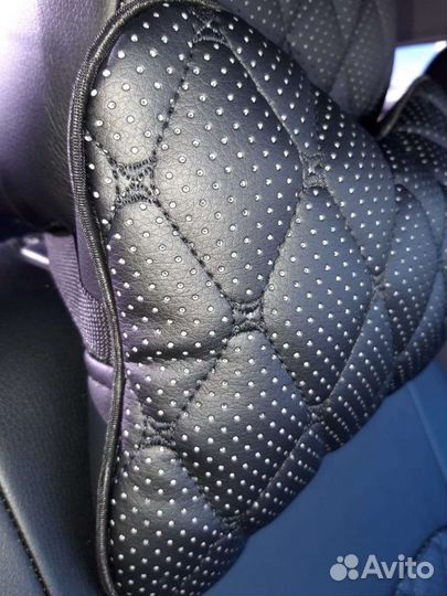 Подушка из экокожи под шею