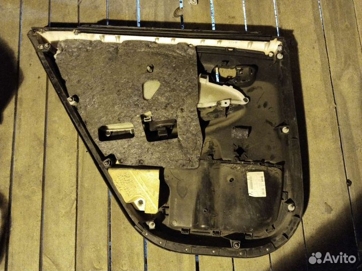 Обшивка двери задней правой Toyota Corolla E15