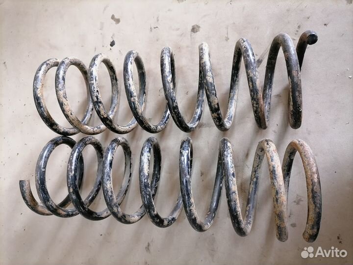 Пружина Ford Mondeo II задняя универсал